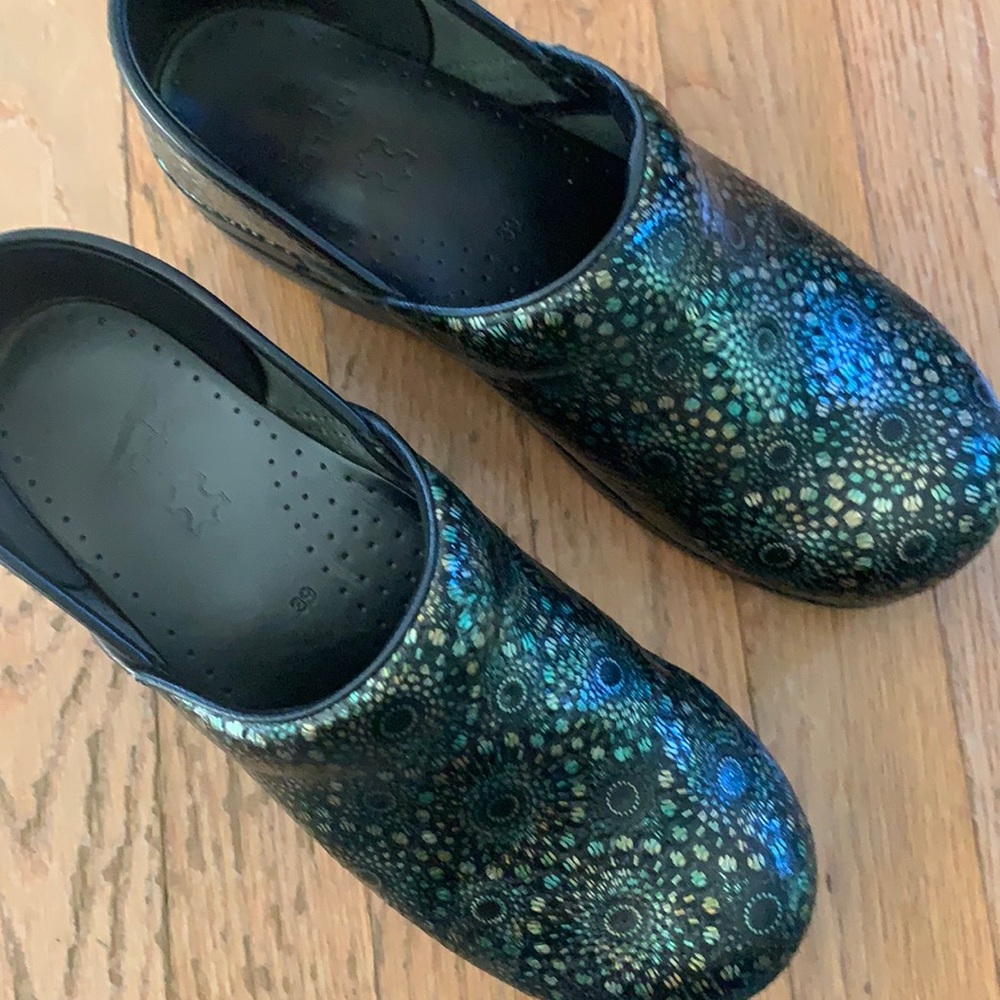 Dansko, medallion print, some wear on the outer cording as shown. Size 39.